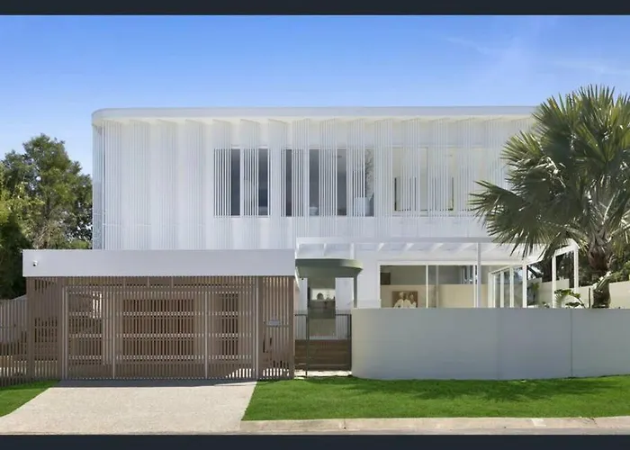 Luxury Mermaid Waters Holiday Home Gold Coast